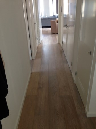 Fam. Valentijn uit Amsterdam. 
Duoplank Gerookt & Wit geolied . 
19x235mm.
Nabehandeld met osmo mat / transparant 3062